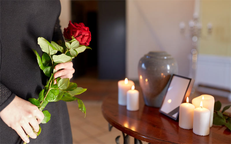 Predajňa Anjelské služby — exteriér, výklad na Nám. Slobody (1600×1000 px, formát 16:10)